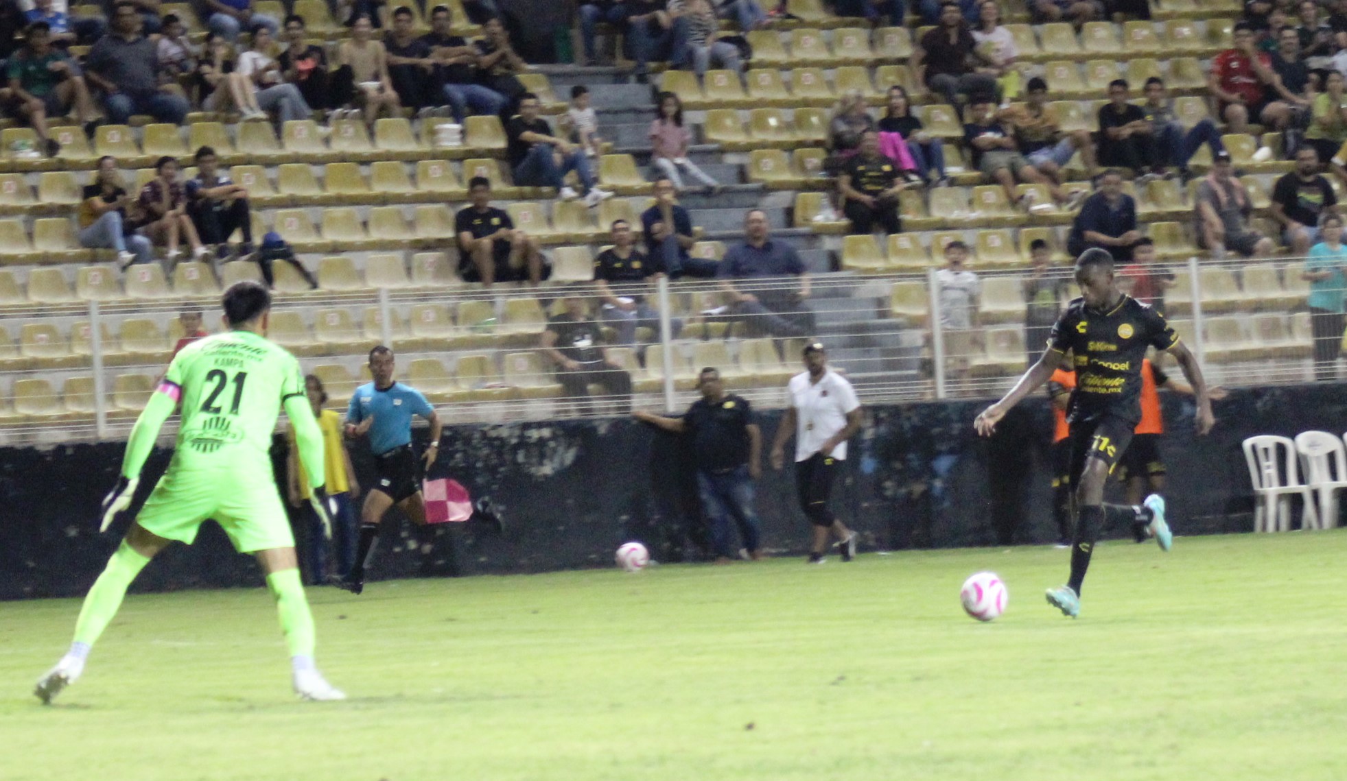 Cañozalez frente al portero