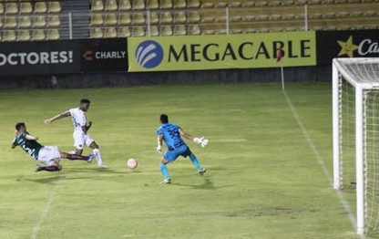 Zuñiga enfila al segundo gol