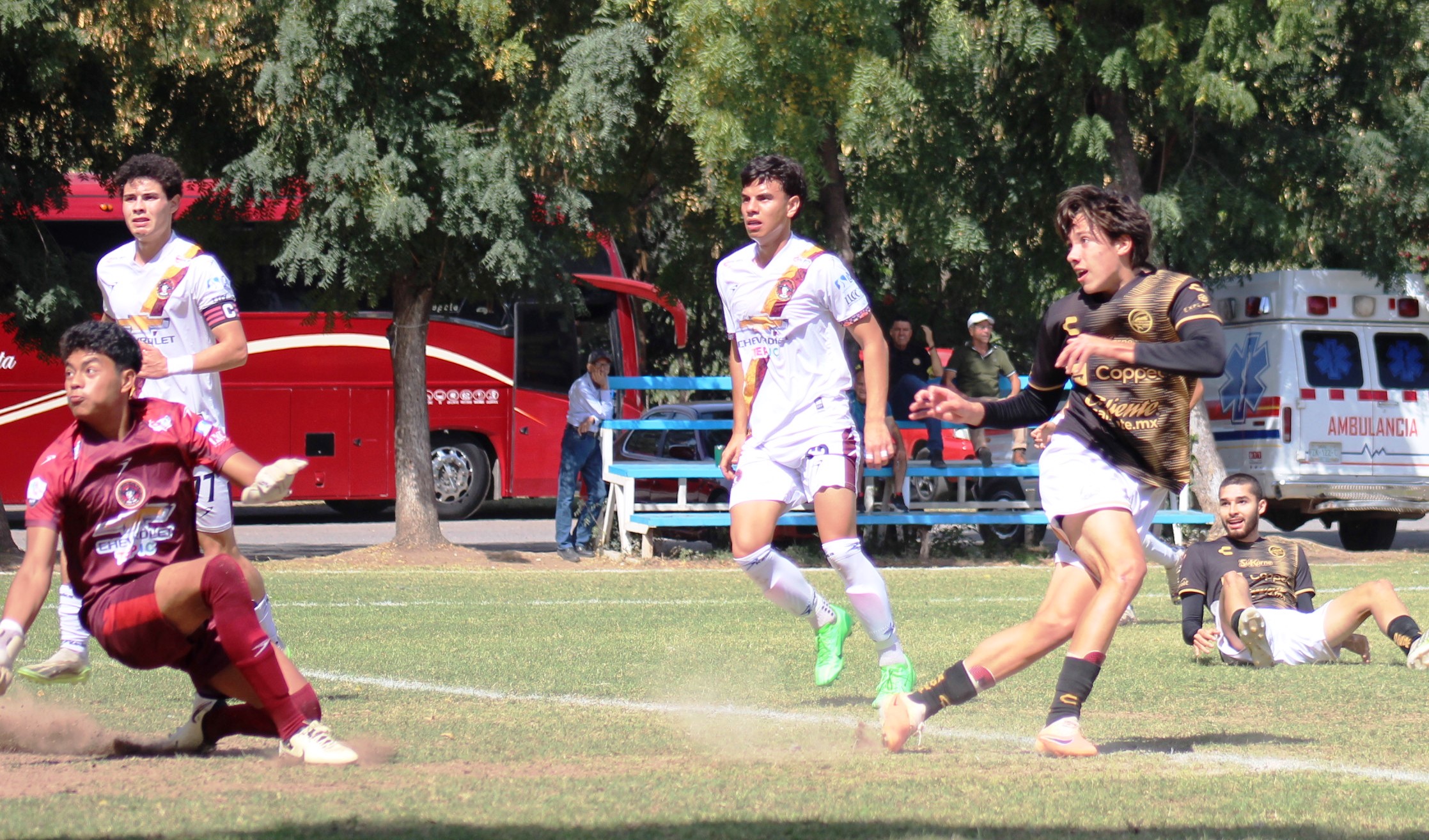 Gol de Lavolpe ante Tepic