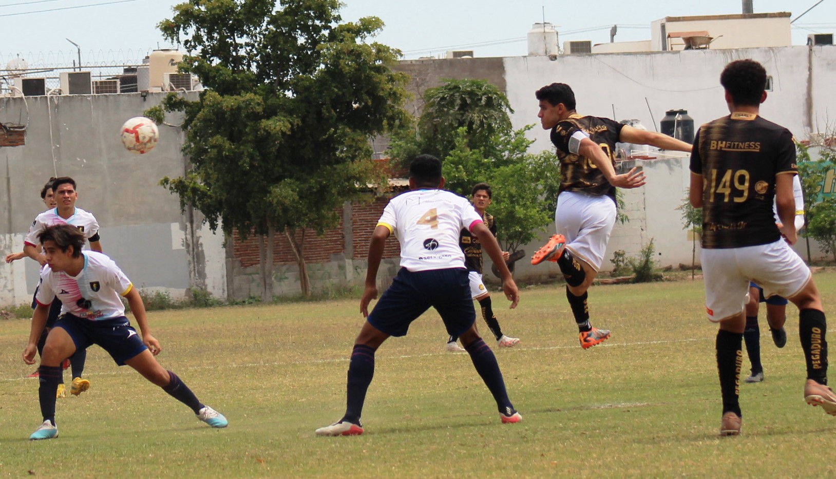 URIARTE REMATA AL CUARTO GOL